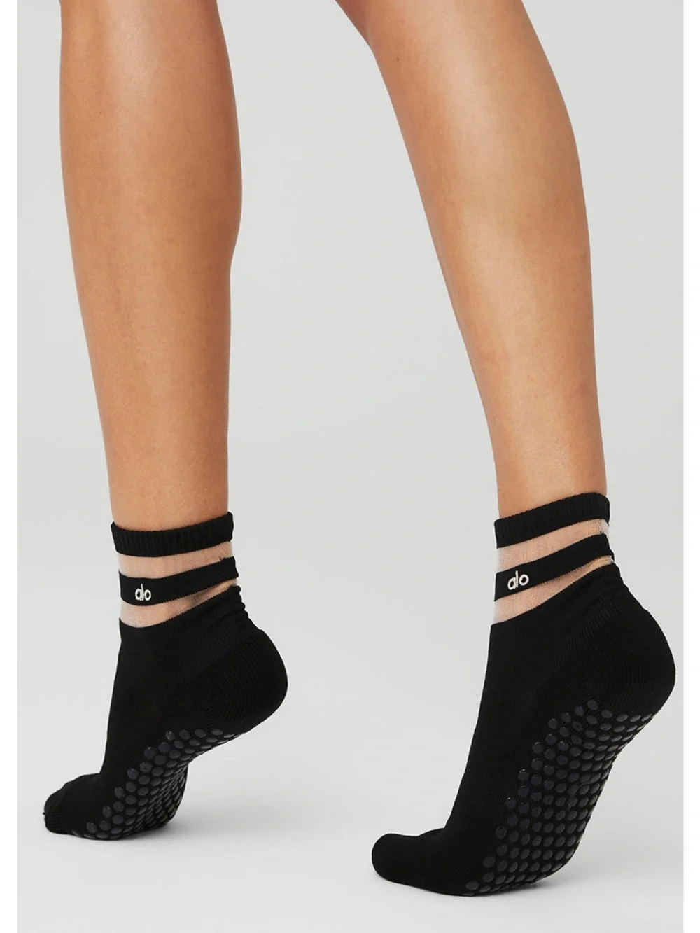 ALO Yoga Woman’s Pulse Grip Socks